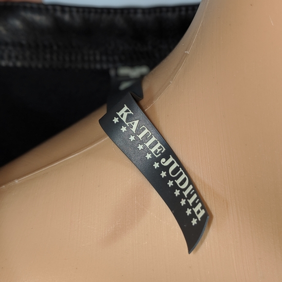 Katie Judith Skull Sleeved T-Shirt - Picture 2 of 4